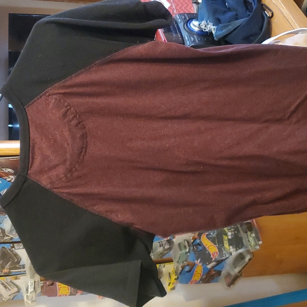 Red tee - Picture 2 of 3